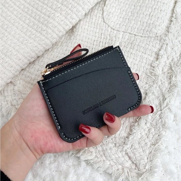 Handbags - ⚠️Clearance Small Black Cardholder / Wallet